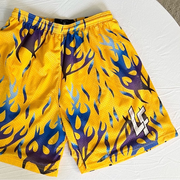 Lost Files men’s shorts, yellow with flame print, size large - Picture 3 of 5